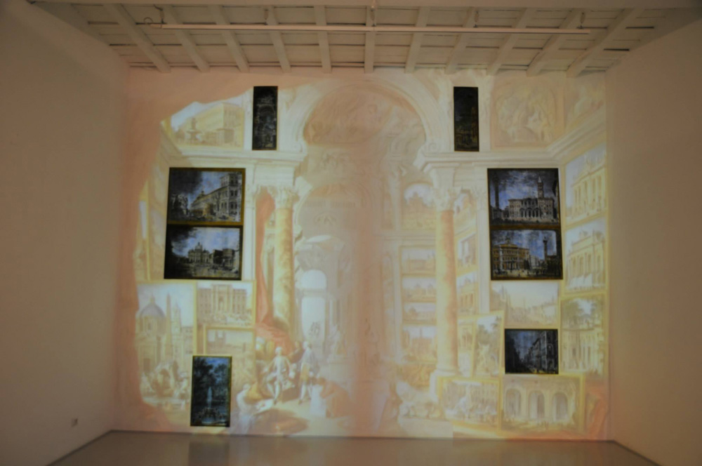 2013 Andrea Aquilanti, Vedute di Roma Moderna, Galleria De Crescenzo e Viesti (RM), video-proiezione su muro con inserti dipinti,  dimensioni ambientali
